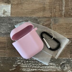 NWOT Silicone Lavender AirPods Case with clip